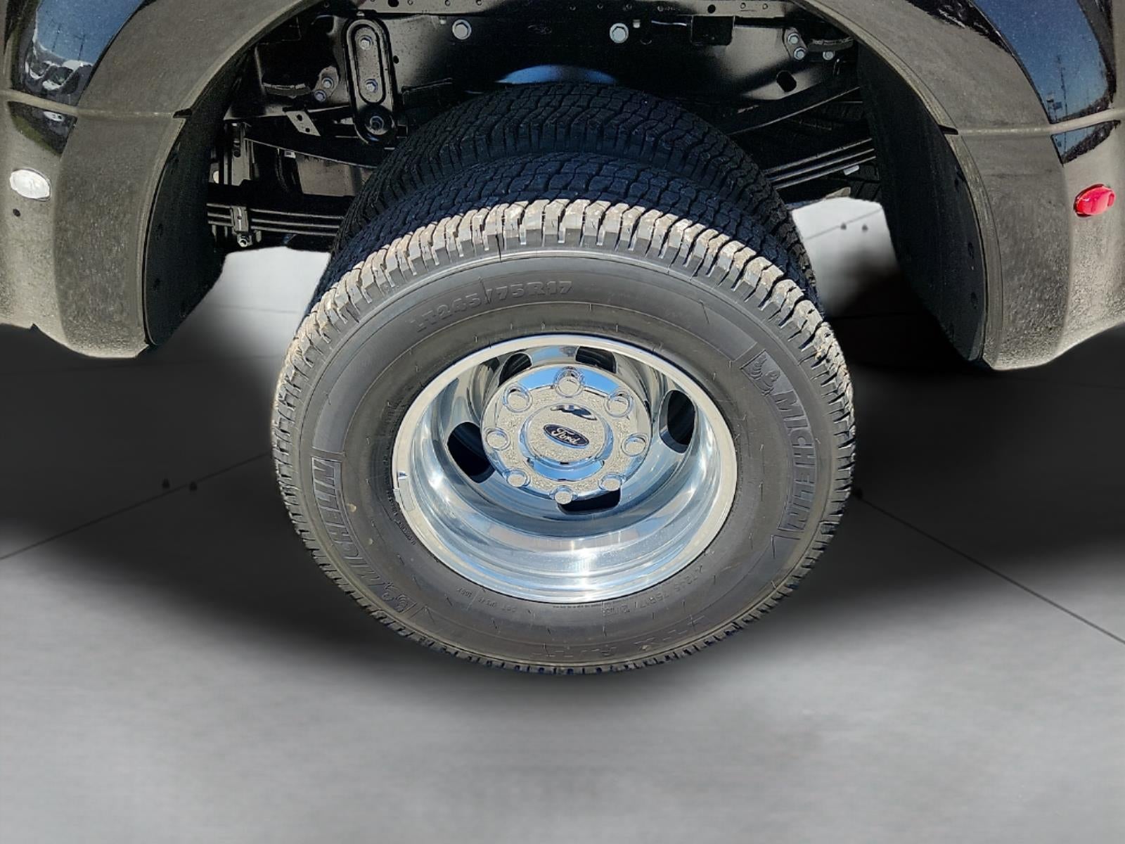 2026 Ford Super Duty F-350 DRW LARIAT