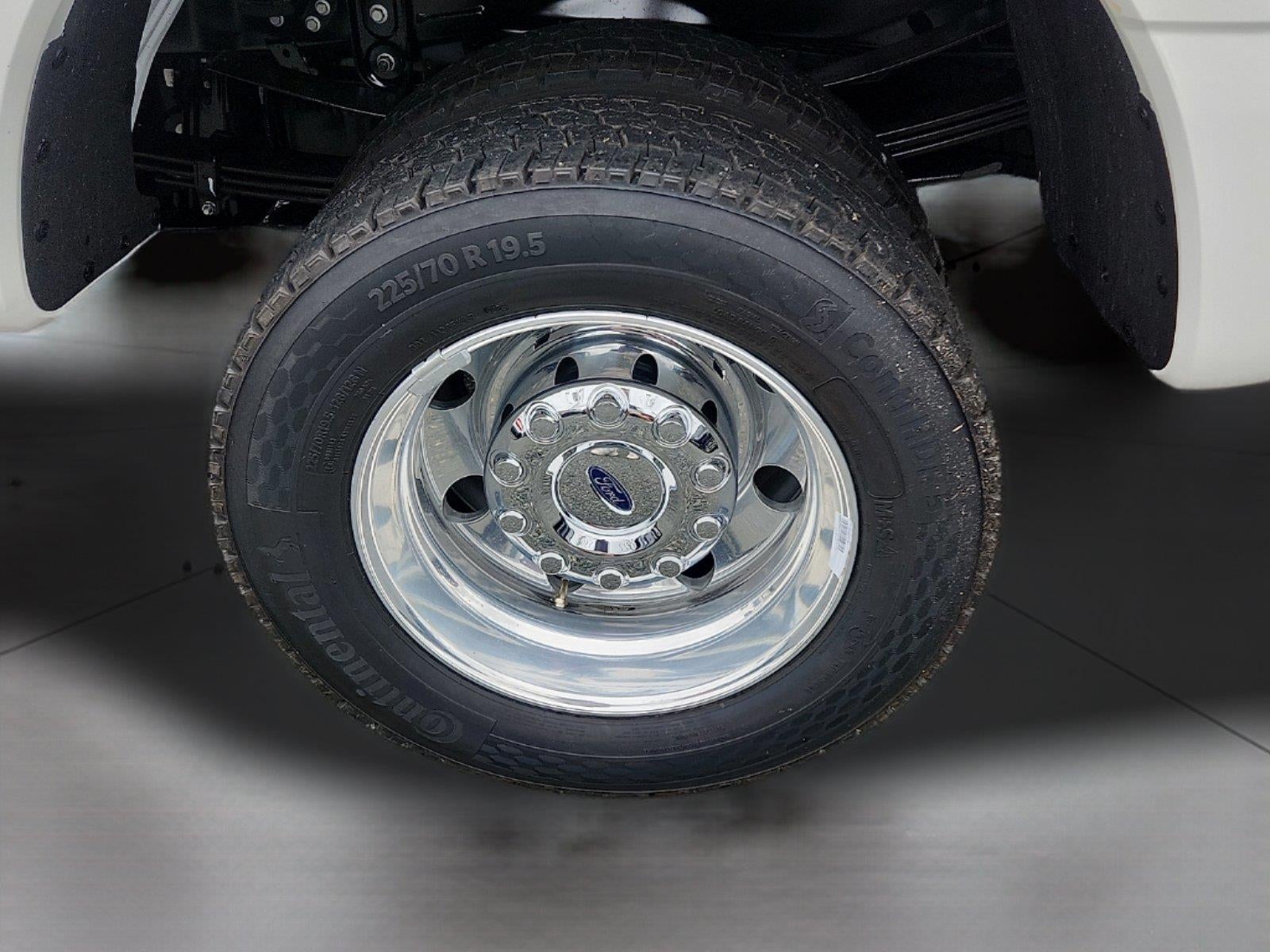 2027 Ford Super Duty F-450 Drw Lariat