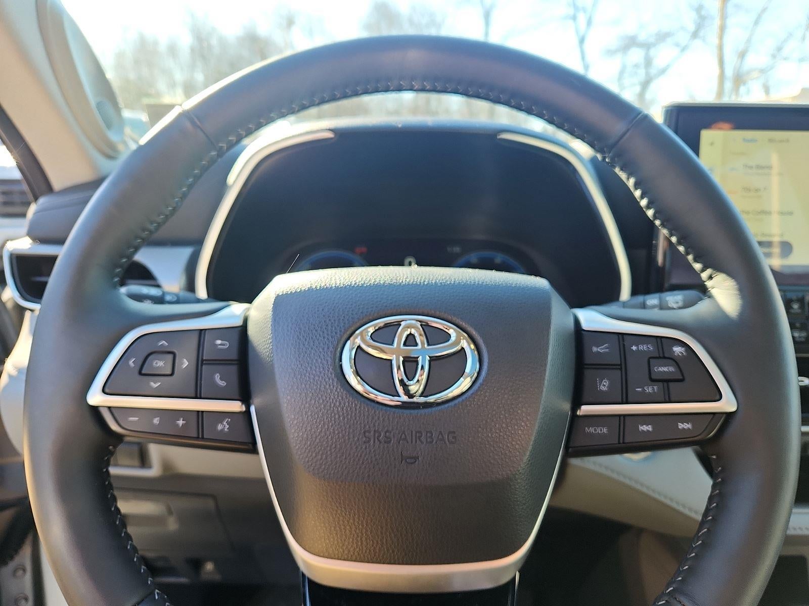 2023 Toyota Highlander Hybrid Platinum