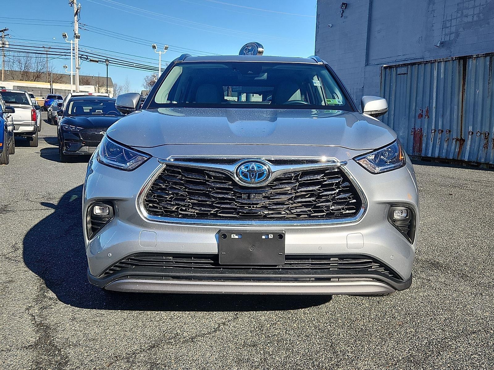 2023 Toyota Highlander Hybrid Platinum