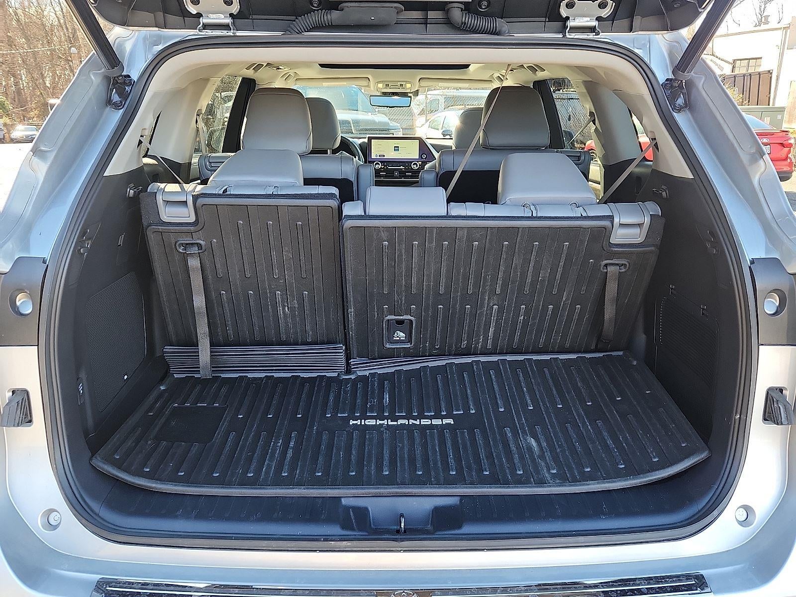 2023 Toyota Highlander Hybrid Platinum