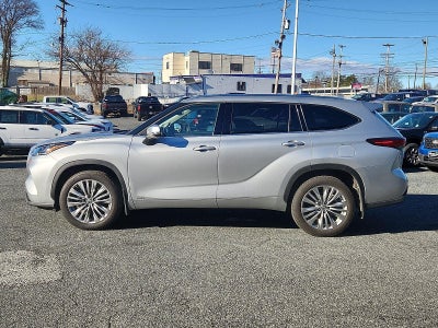 2023 Toyota Highlander Hybrid Platinum