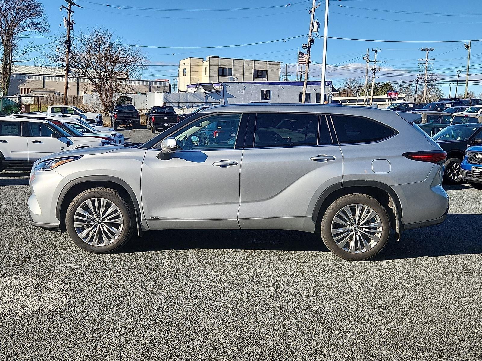 2023 Toyota Highlander Hybrid Platinum