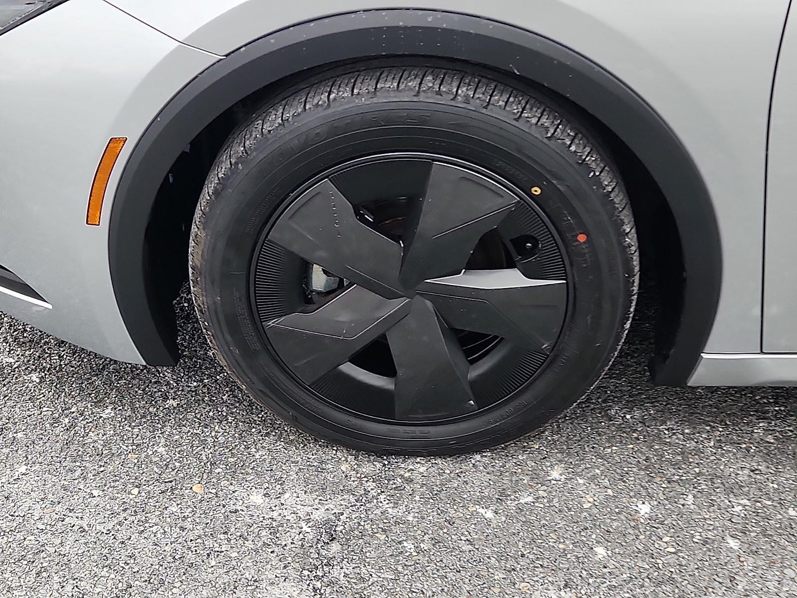 2023 Toyota PRIUS Base