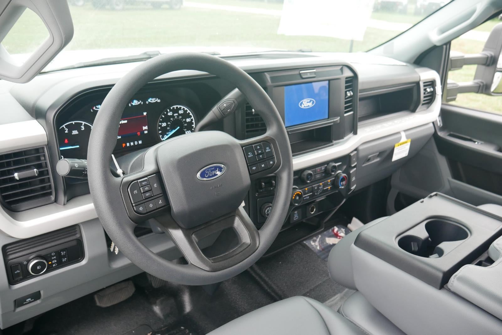 2025 Ford Super Duty 8' KNAPHEIDE SERVICE BODY, SPRAY IN LINER, CLASS V HITCH