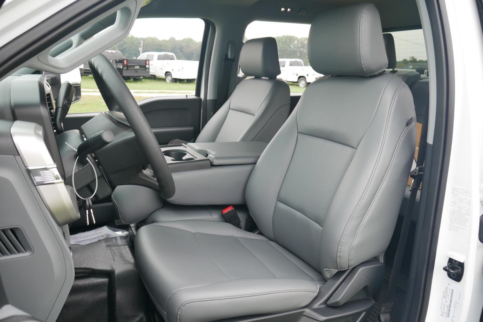 2025 Ford Super Duty 8' KNAPHEIDE SERVICE BODY, SPRAY IN LINER, CLASS V HITCH