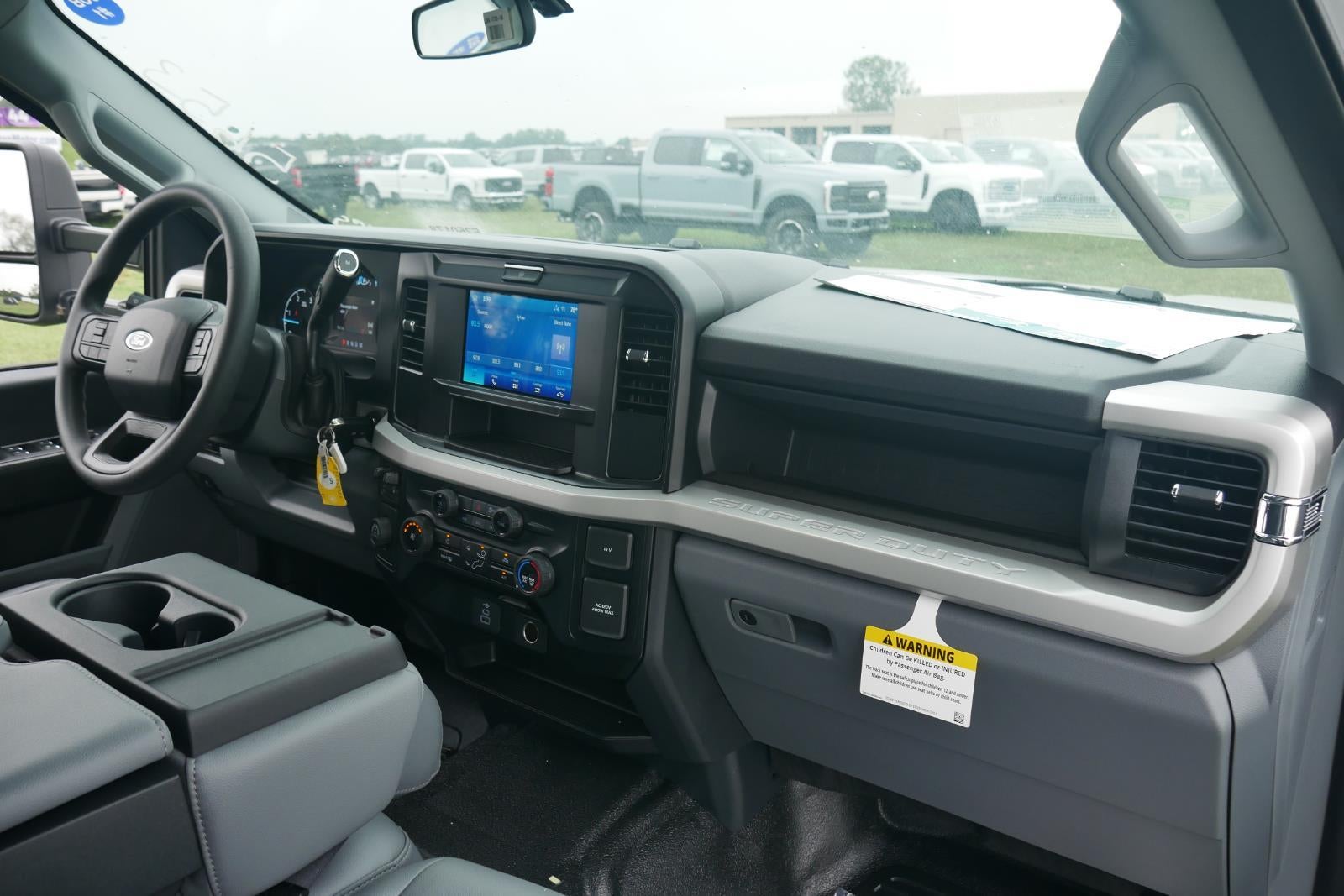 2025 Ford Super Duty 8' KNAPHEIDE SERVICE BODY, SPRAY IN LINER, CLASS V HITCH