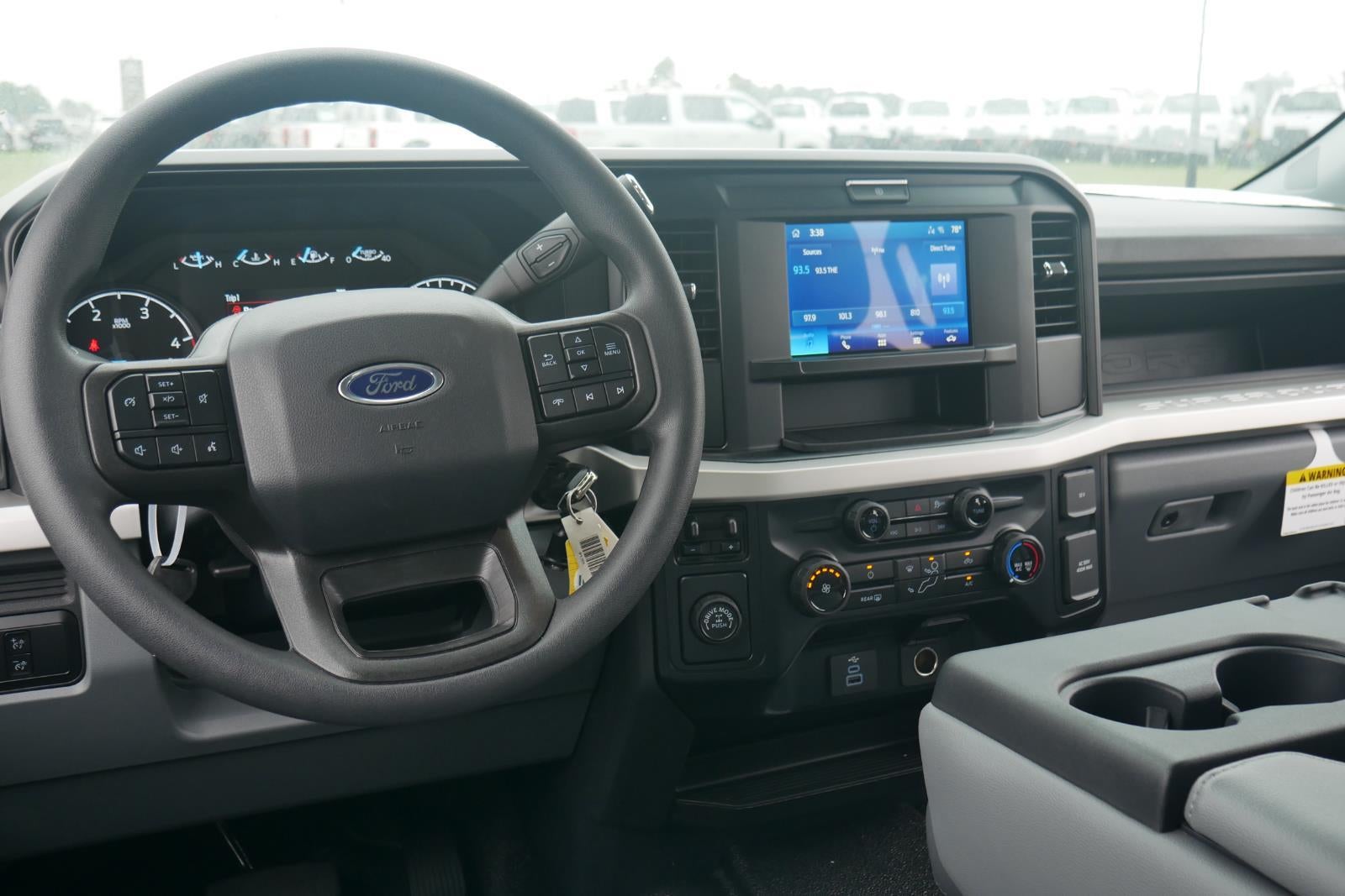 2025 Ford Super Duty 8' KNAPHEIDE SERVICE BODY, SPRAY IN LINER, CLASS V HITCH