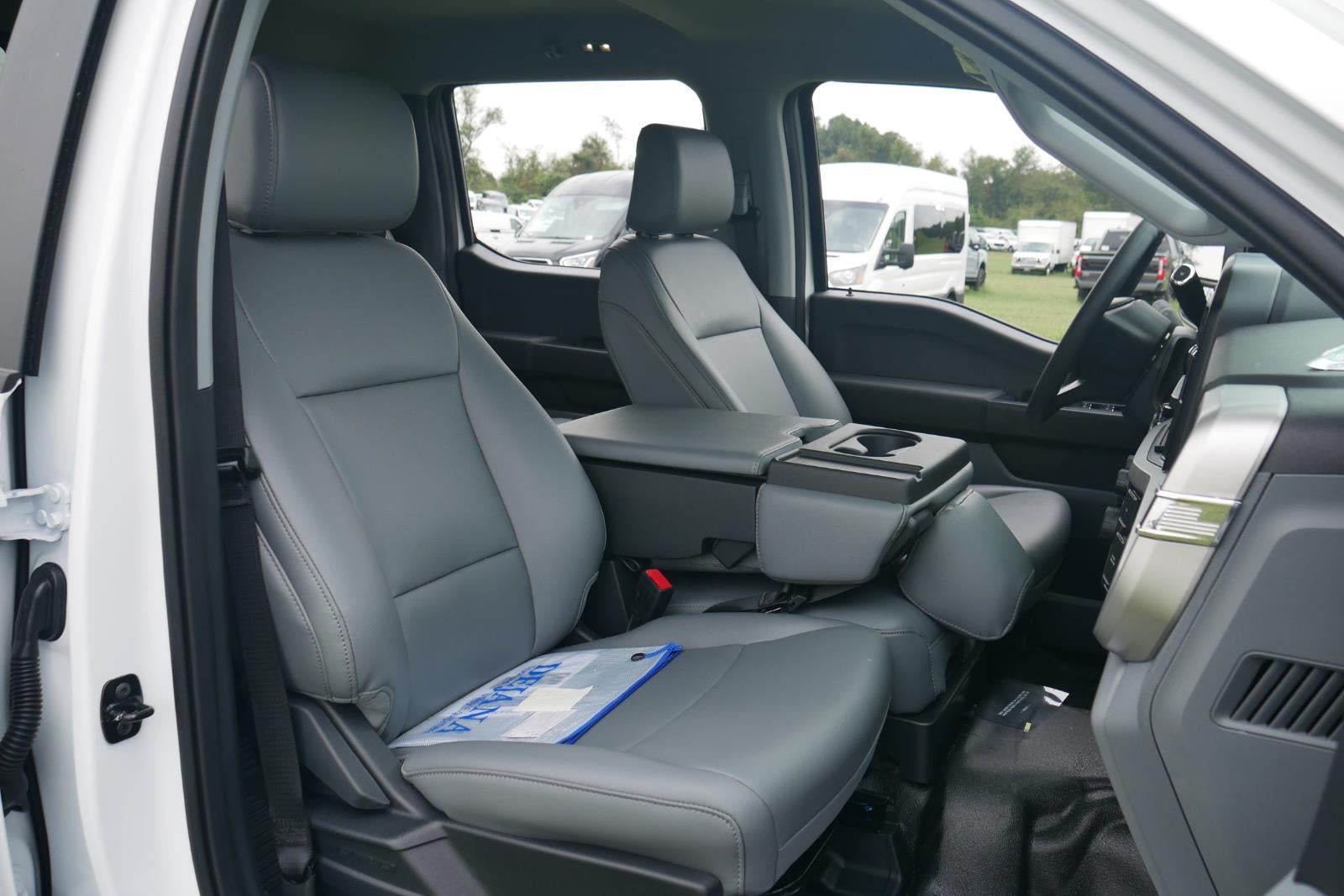 2025 Ford Super Duty 8' KNAPHEIDE SERVICE BODY, SPRAY IN LINER, CLASS V HITCH