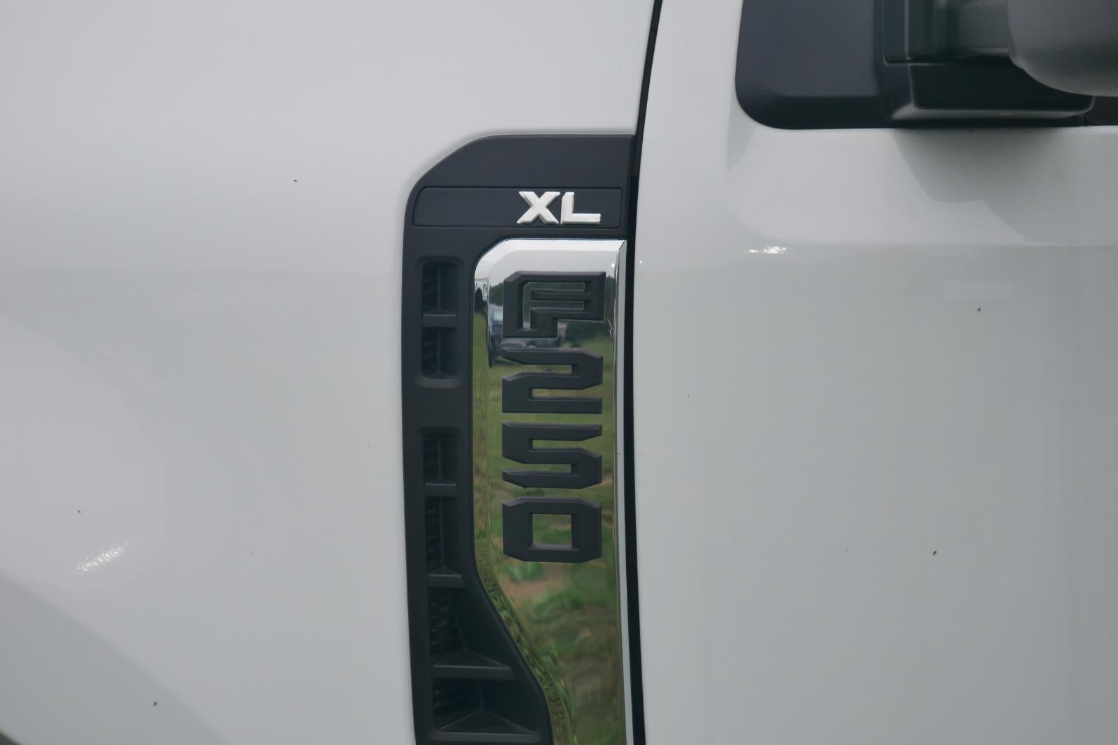 2025 Ford Super Duty 8' KNAPHEIDE SERVICE BODY, SPRAY IN LINER, CLASS V HITCH