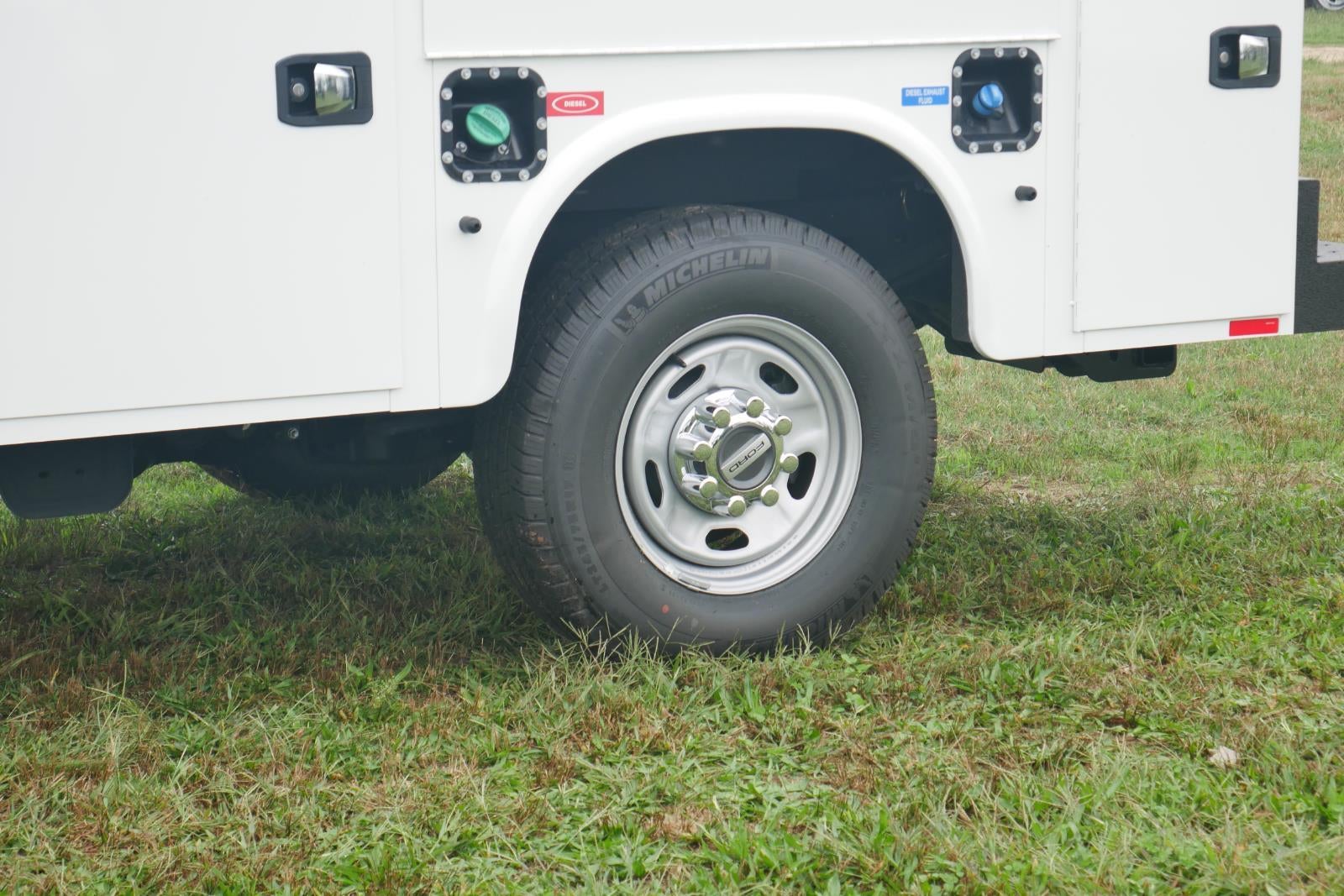 2025 Ford Super Duty 8' KNAPHEIDE SERVICE BODY, SPRAY IN LINER, CLASS V HITCH