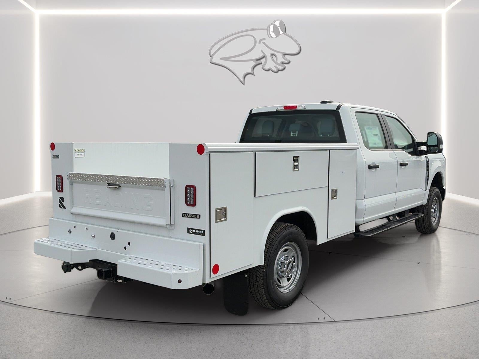 2026 Ford Super Duty F-250 SRW 8' READING CLASSIC II SERVICE BODY, C260 PACKAGE, CLASS V HITCH
