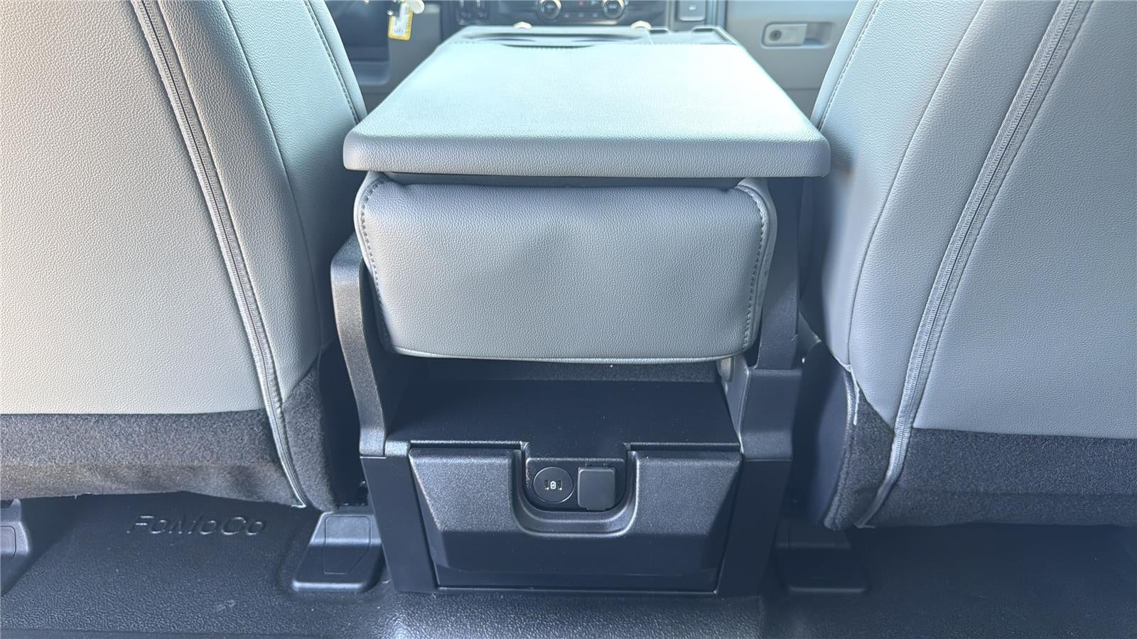 2026 Ford Super Duty F-350 SRW 9' KNAPHEIDE SERVICE BODY, REMOTE LOCKS, CLASS V HITCH, SPRAY IN LINER