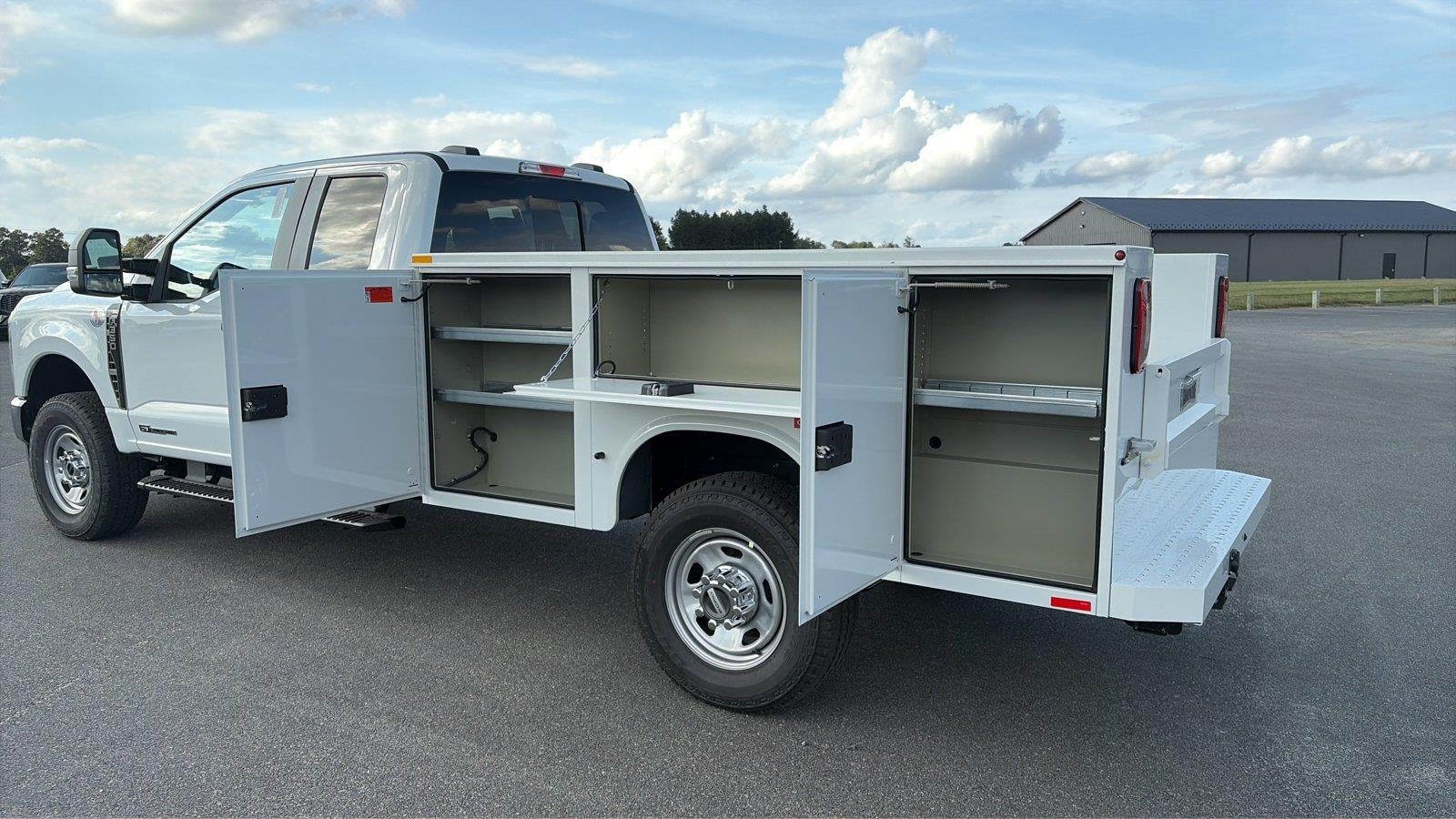 2027 Ford Super Duty F-350 SRW XL