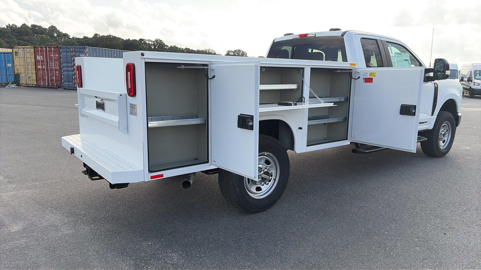 2027 Ford Super Duty F-350 SRW XL