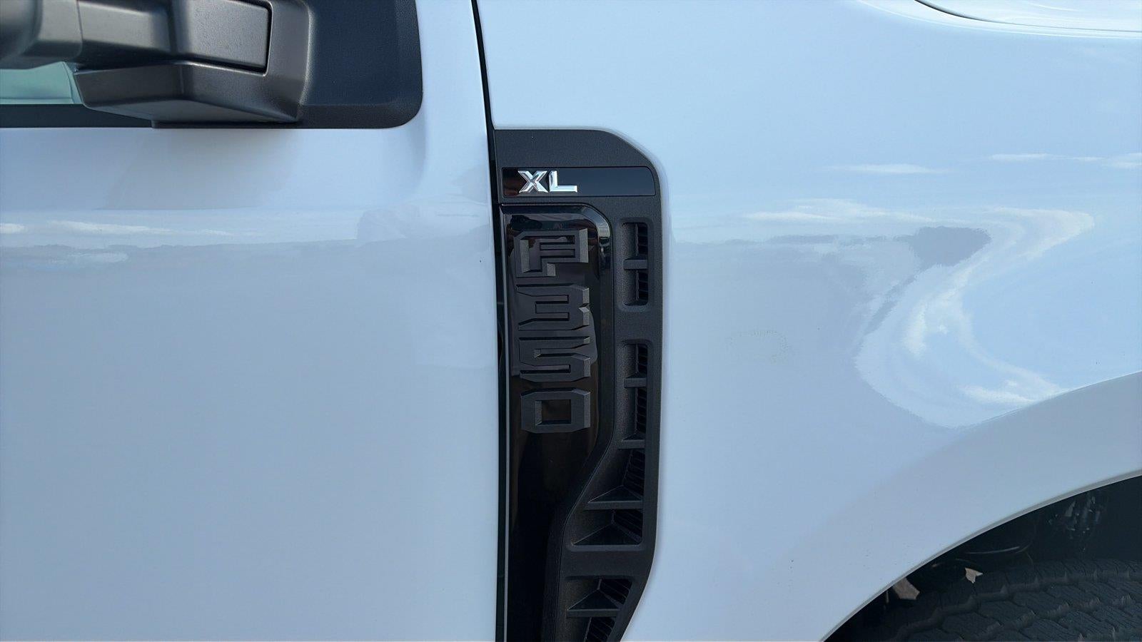 2027 Ford Super Duty F-350 SRW XL