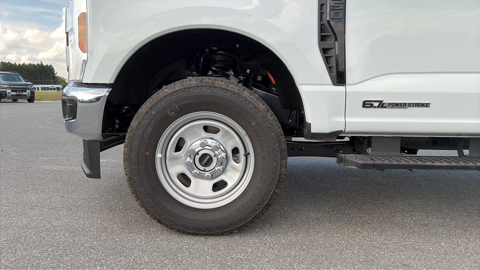 2027 Ford Super Duty F-350 SRW XL