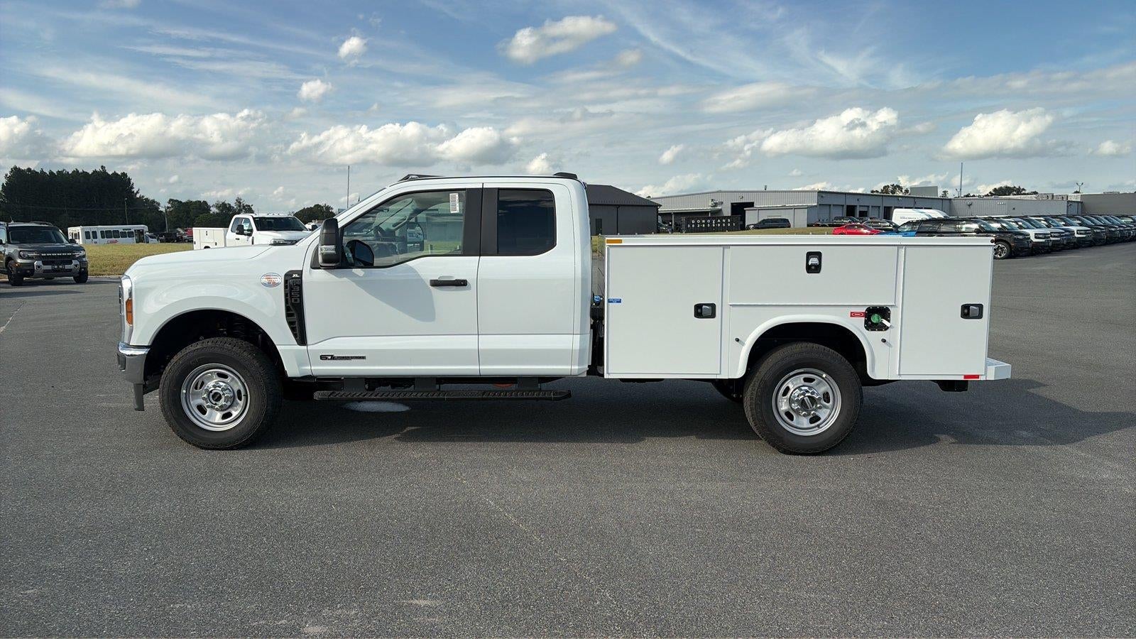 2027 Ford Super Duty F-350 SRW XL