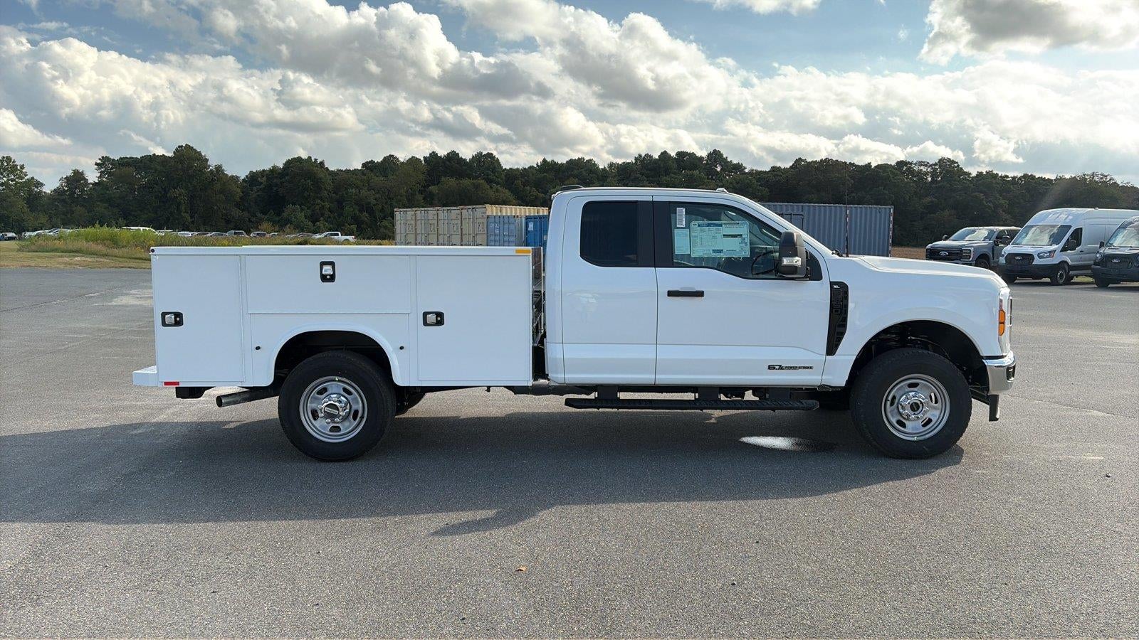 2027 Ford Super Duty F-350 SRW XL