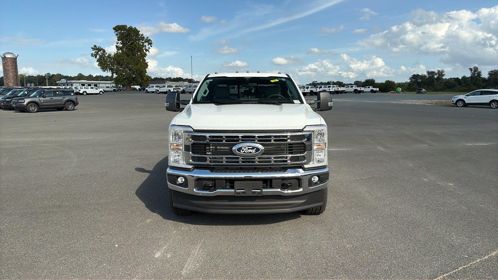2027 Ford Super Duty F-350 SRW XL