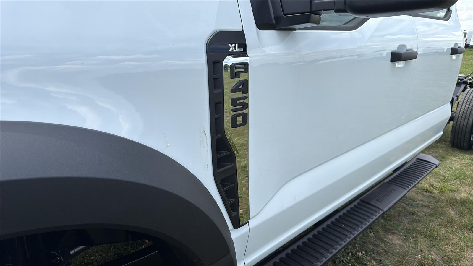 2026 Ford Super Duty F-450 DRW XL CHASSIS ONLY