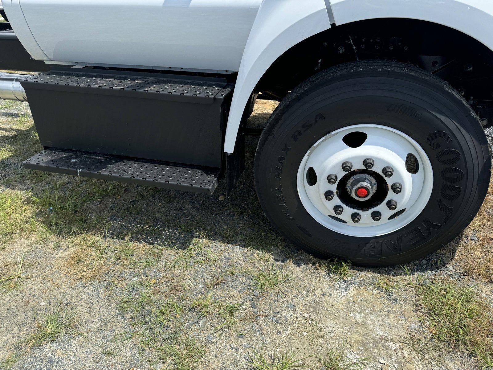 2025 Ford F-650-750 F-650 SD Gas Straight Frame