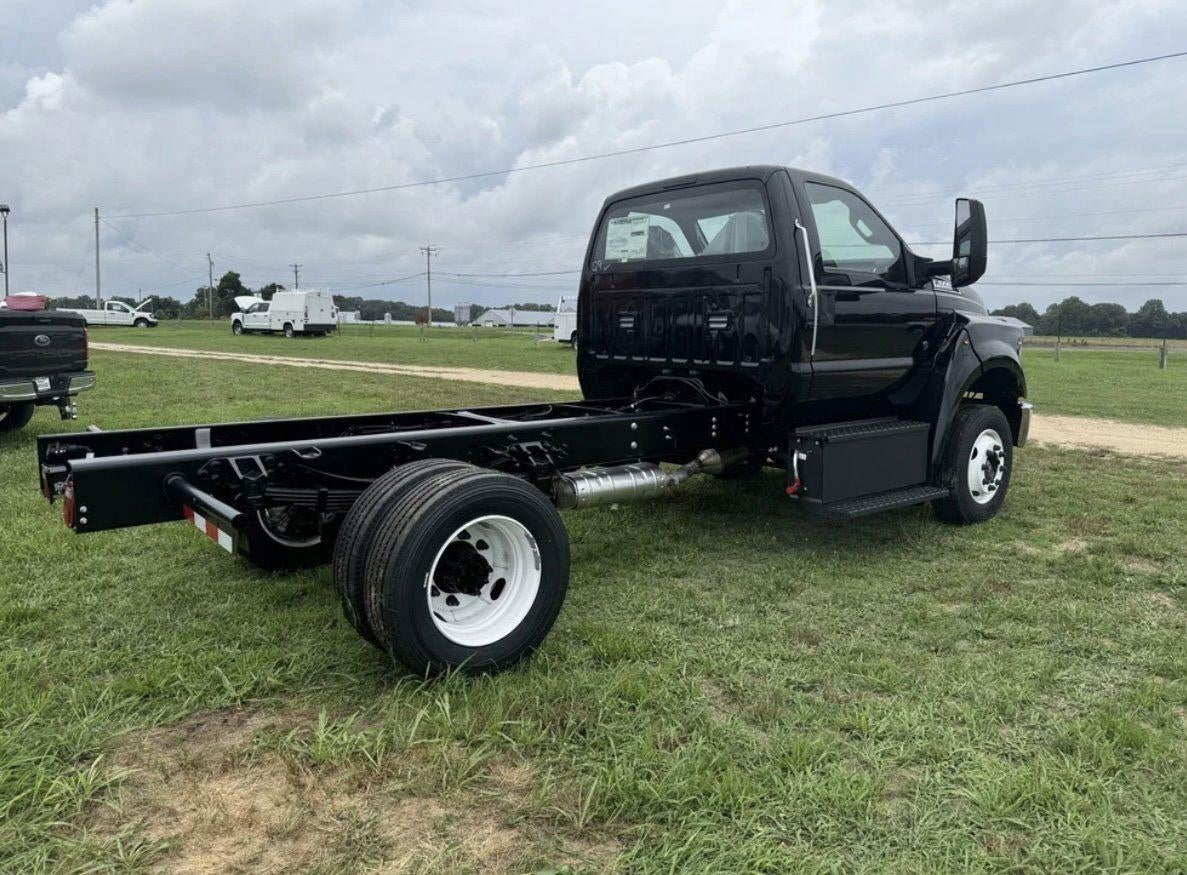 2025 Ford F-650-750 F-650 SD Gas Straight Frame