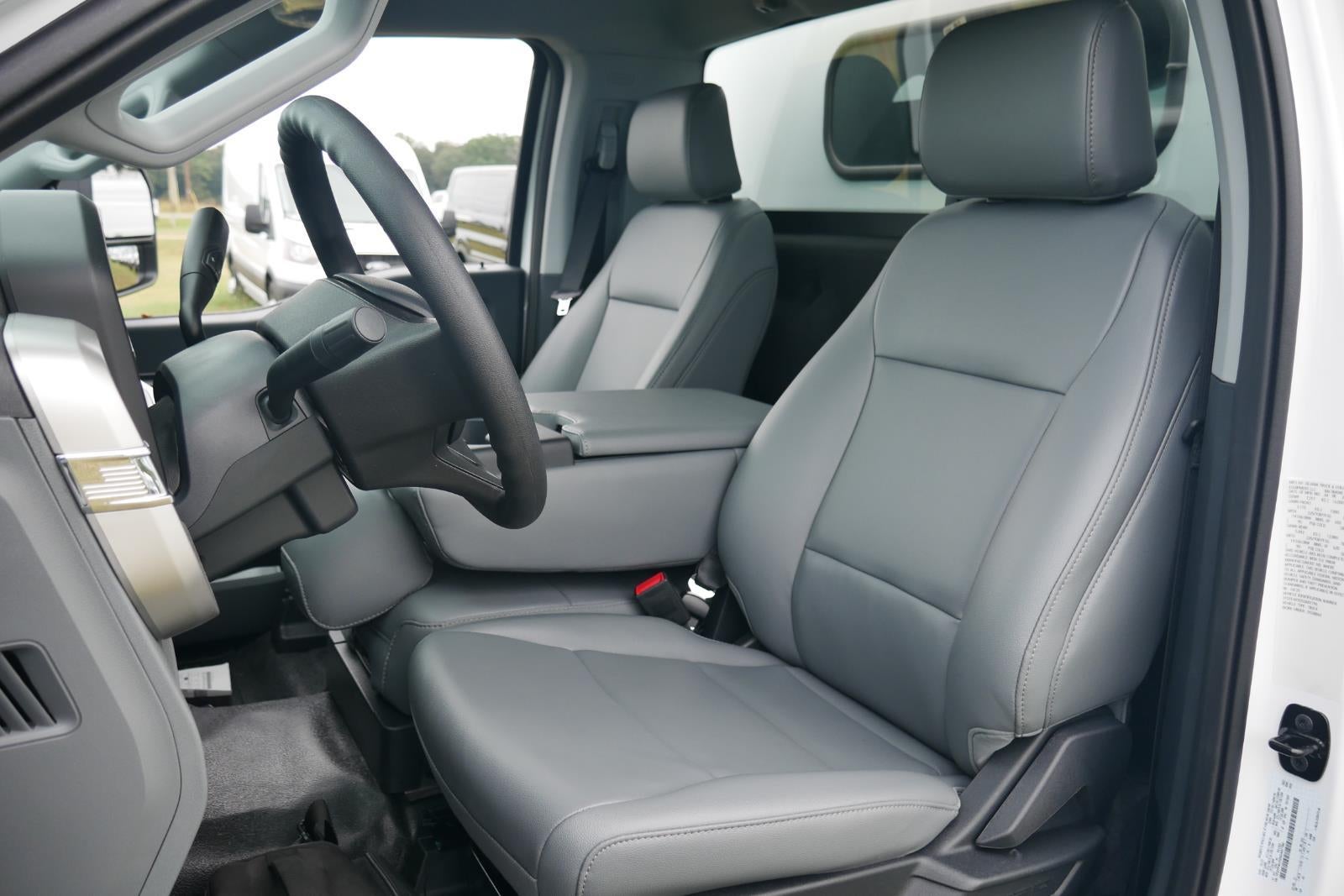 2025 Ford Super Duty F-450 DRW 11' KNAPHEIDE KUV KC ENCLOSED SERVICE BODY, 3 BOW LADDER RACK, HITCH