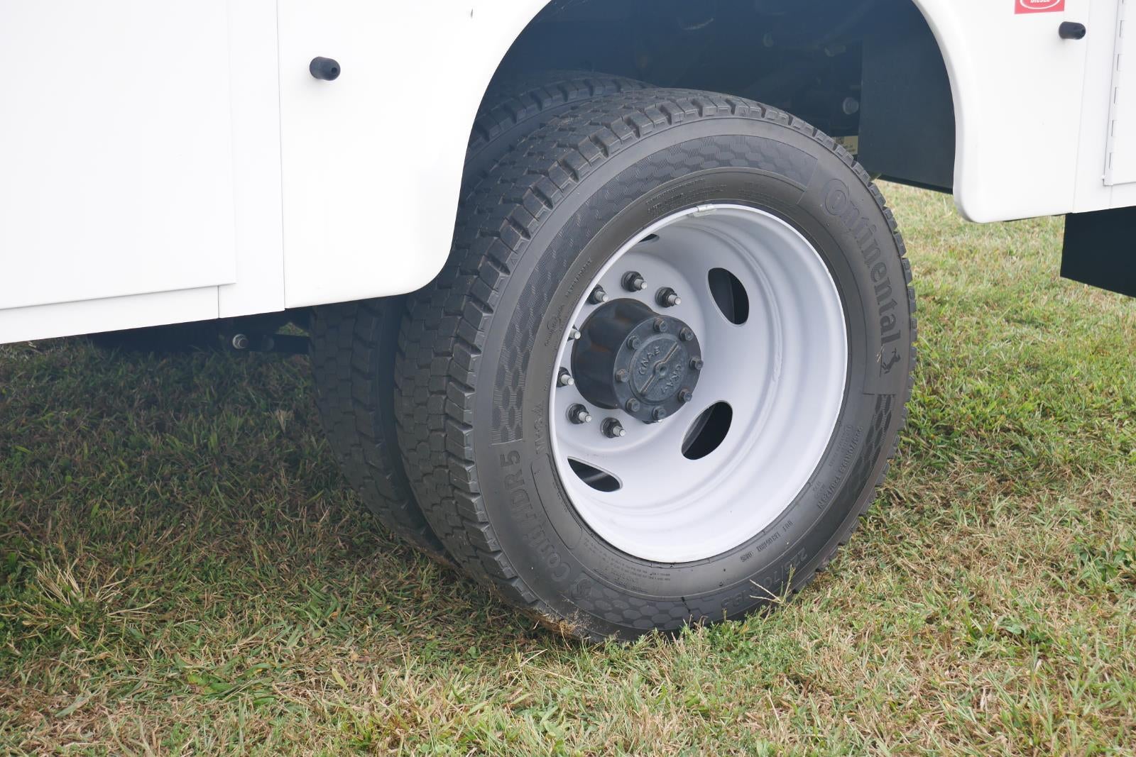 2025 Ford Super Duty F-450 DRW 11' KNAPHEIDE KUV KC ENCLOSED SERVICE BODY, 3 BOW LADDER RACK, HITCH