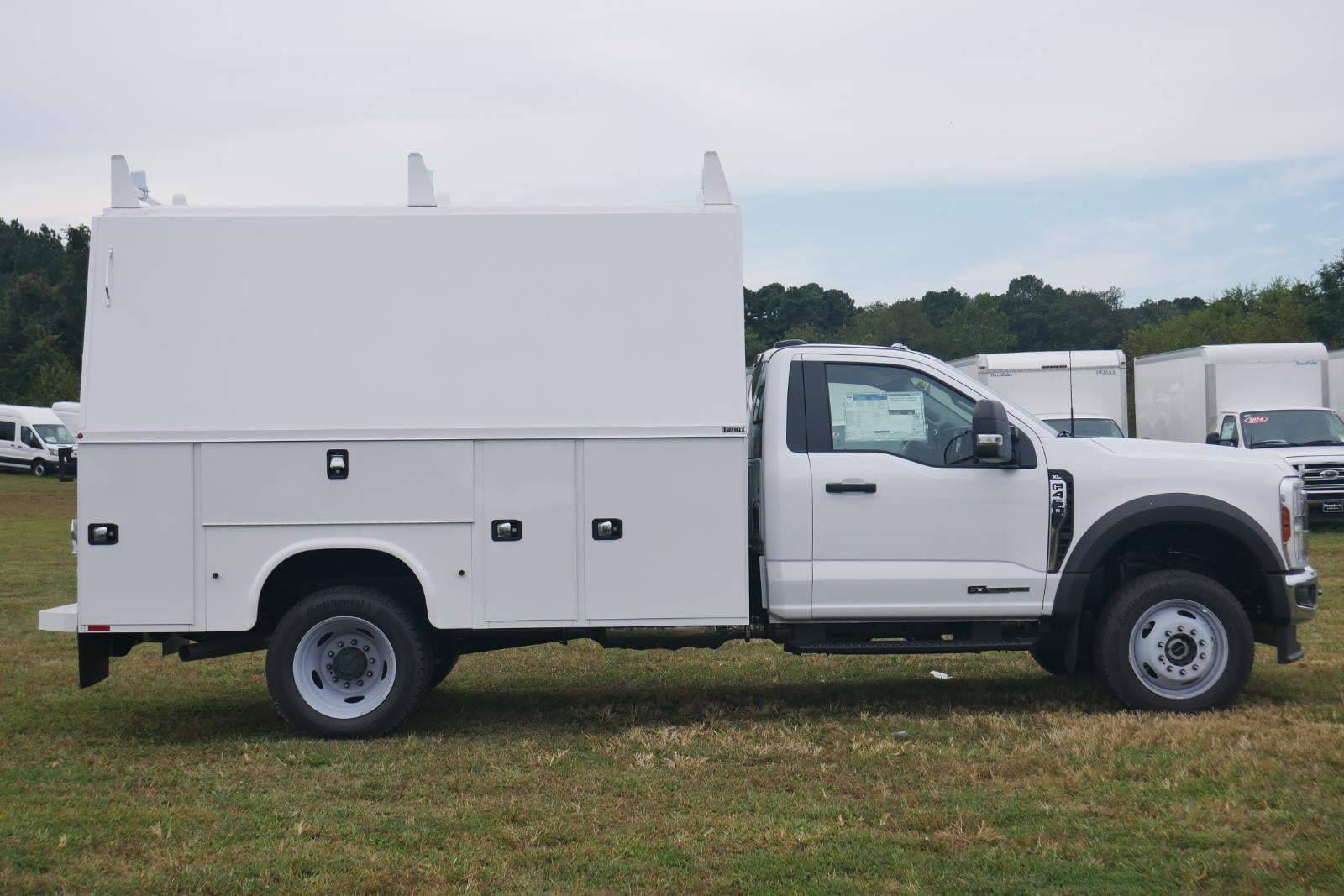 2025 Ford Super Duty F-450 DRW 11' KNAPHEIDE KUV KC ENCLOSED SERVICE BODY, 3 BOW LADDER RACK, HITCH