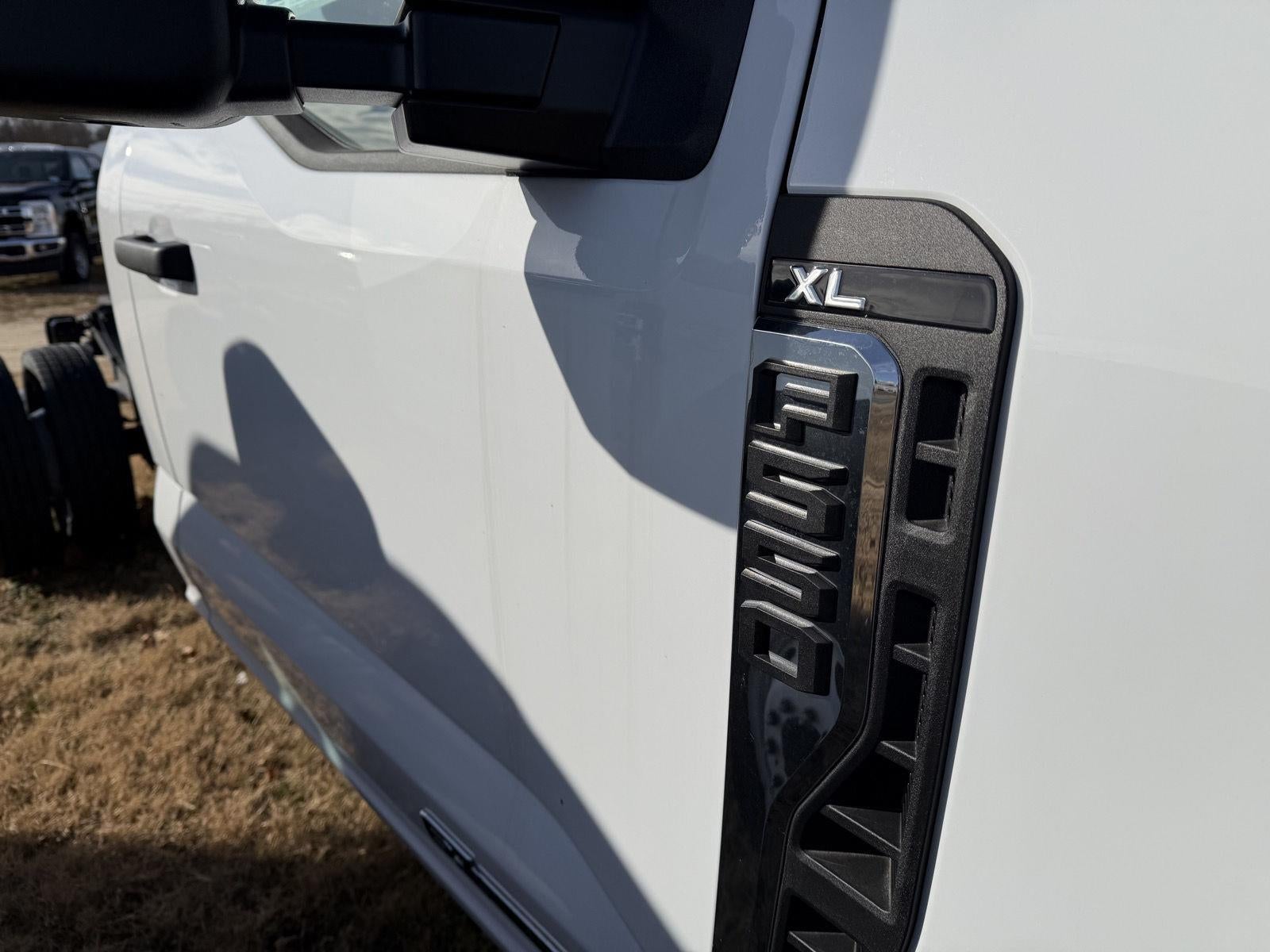 2025 Ford Super Duty F-550 DRW XL