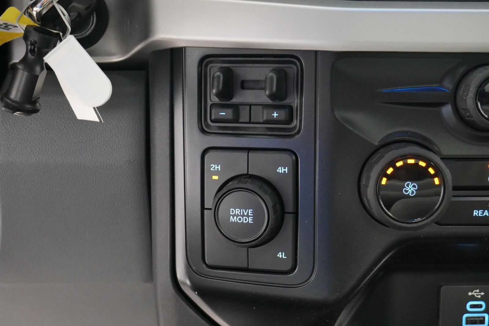 2024 Ford Chassis Cab XLT CHASSIS ONLY