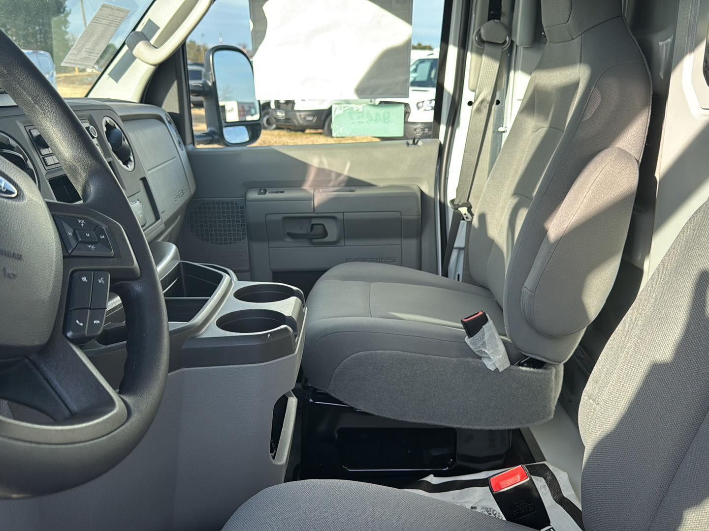 2026 Ford E-Series Cutaway 10' KNAPHEIDE KUV UTILITY VAN, MASTER LOCKING SYSTEM, CLASS V HITCH, 3 BOW LADDER RACK