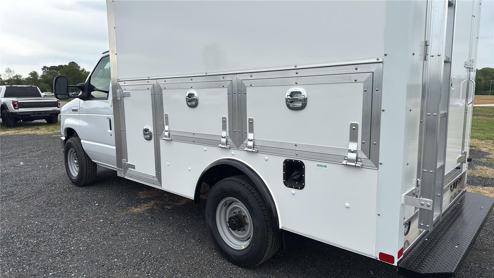 2027 Ford E-Series Cutaway E-350 SRW