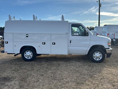 2026 Ford E-Series Cutaway 10' KNAPHEIDE KUV UTILITY VAN, MASTER LOCKING SYSTEM, CLASS V HITCH, 3 BOW LADDER RACK