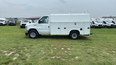 2027 Ford E-Series Cutaway Base