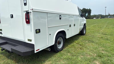 2027 Ford E-Series Cutaway Base