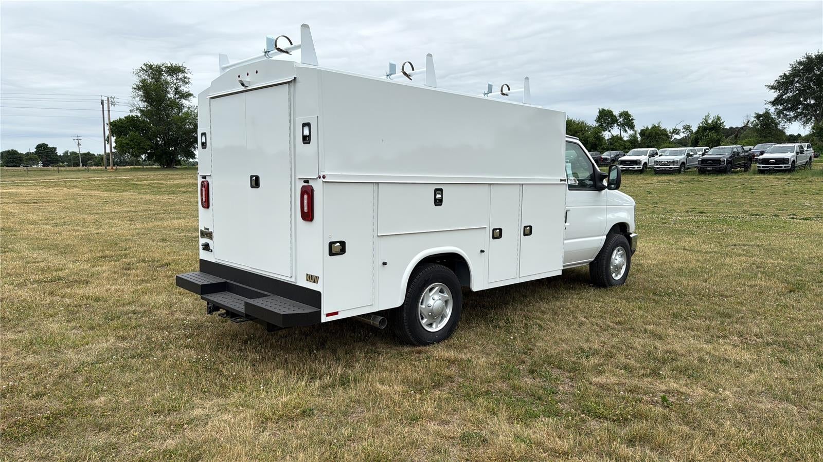 2026 Ford E-Series Cutaway 10' KNAPHEIDE KUV BODY BACK UP CAMERA CLASS V RECEIVER HITCH 3 BOW LADDER RACK