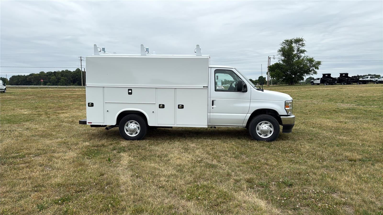 2026 Ford E-Series Cutaway 10' KNAPHEIDE KUV BODY BACK UP CAMERA CLASS V RECEIVER HITCH 3 BOW LADDER RACK