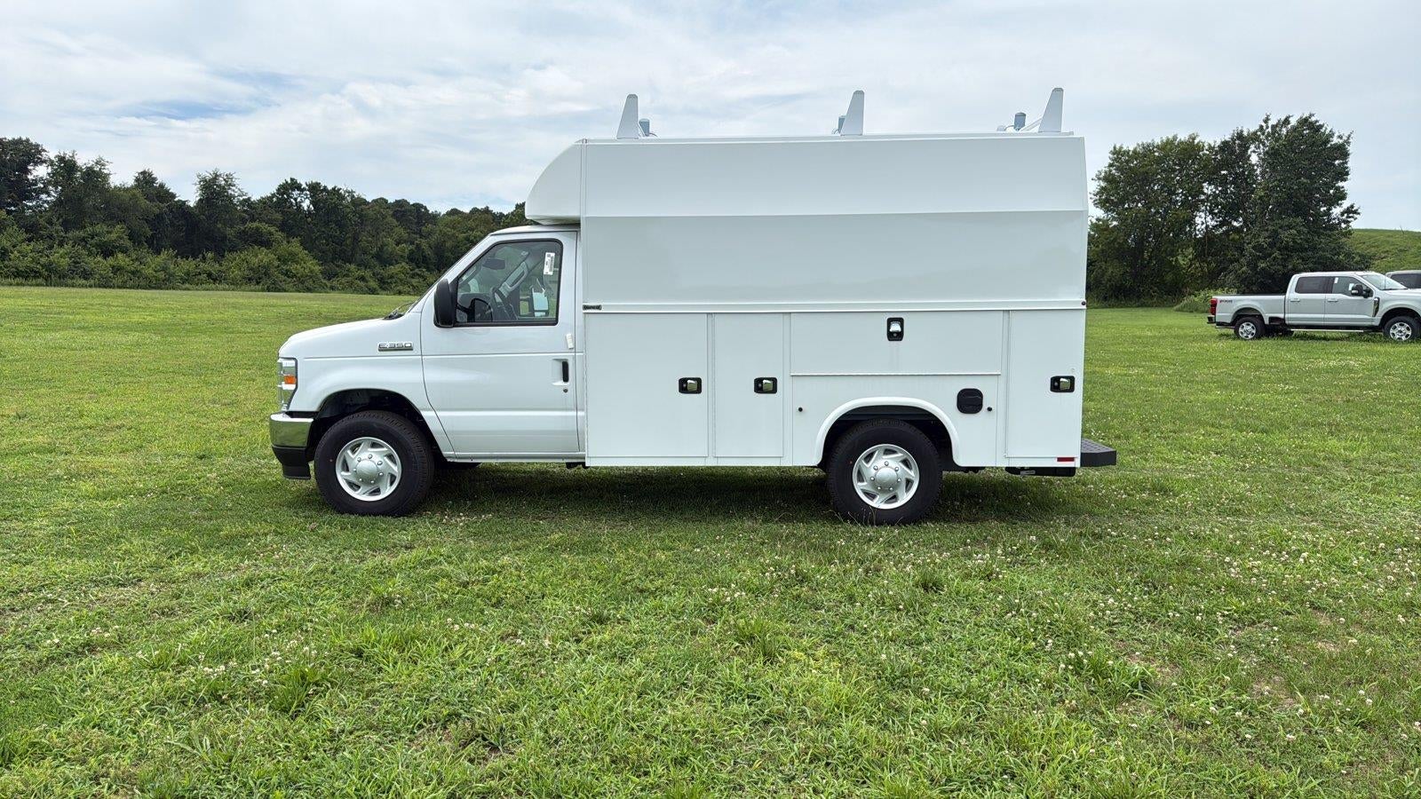 2026 Ford E-Series Cutaway KNAPHEIDE SRW UTILITY VAN KUV129SH 75.8 INTERIOR HEIGHT SOLID DOORS FACTORY BACKUP CAMERA
