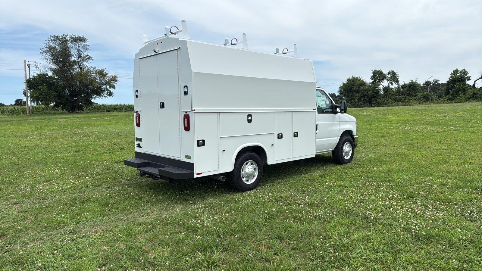2026 Ford E-Series Cutaway KNAPHEIDE SRW UTILITY VAN KUV129SH 75.8 INTERIOR HEIGHT SOLID DOORS FACTORY BACKUP CAMERA