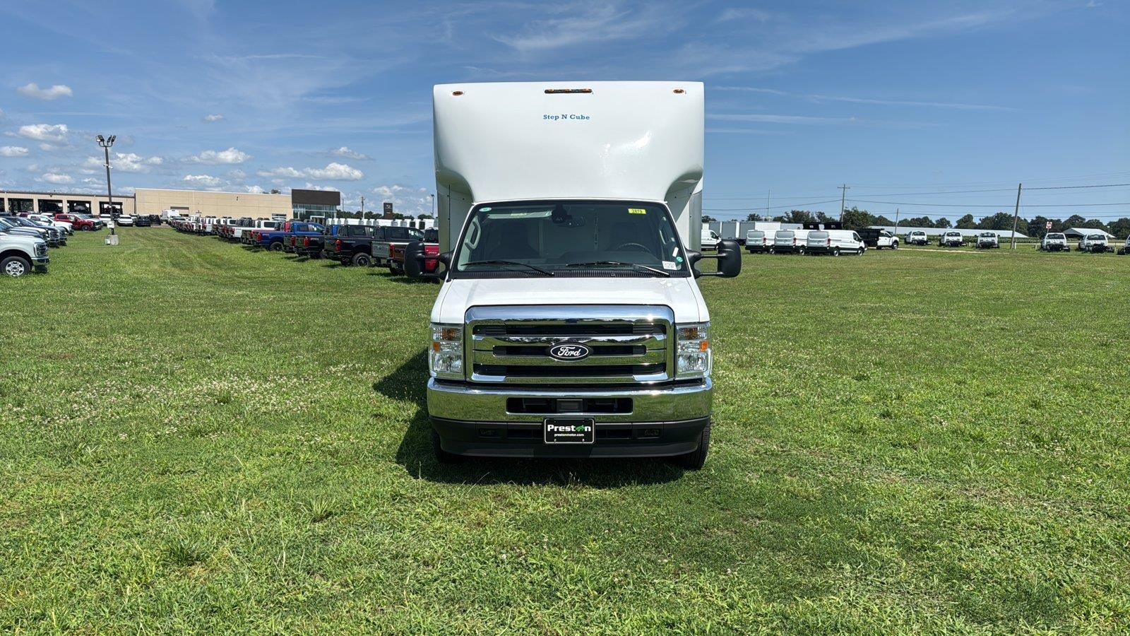 2027 Ford E-Series Cutaway Base
