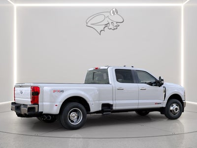 2027 Ford Super Duty F-350 DRW Lariat